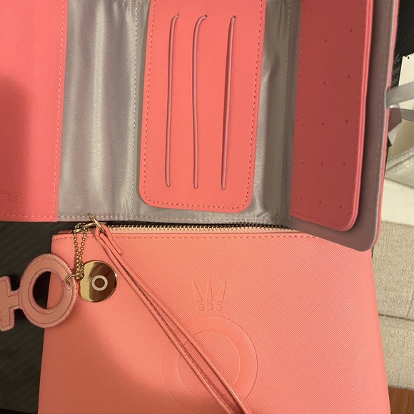 Pandora Sparkling Barrel Clasp Bangle - Picture 4 of 6